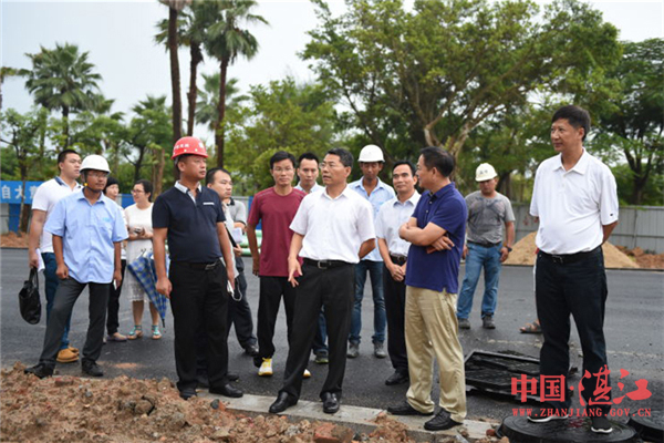 图片:9月7日下午,市长王中丙率队调研广州湾大道南霞山渔港公园段建设情况。市委常委、常务副市长赵志辉,市政府秘书长黄杰、副秘书长黄光陪同。_副本