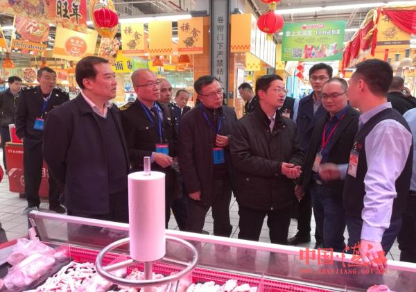 图片:湛江市副市长黄明忠到场指导打假联合行动1