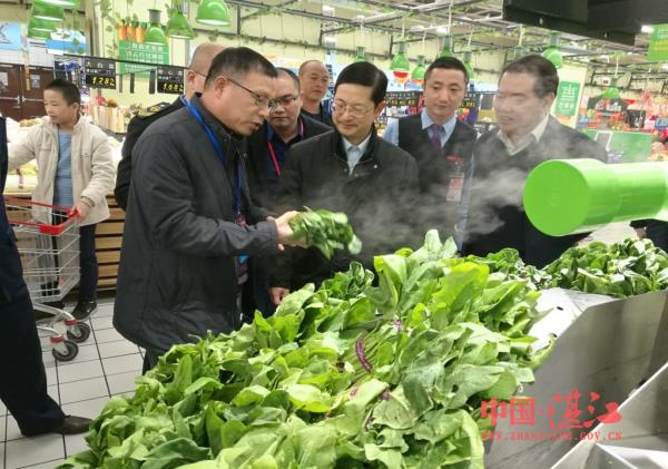 图片:湛江市副市长黄明忠到场指导打假联合行动3