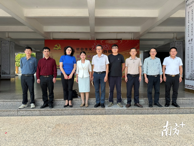参加雷州市第三中学调研的领导及老师