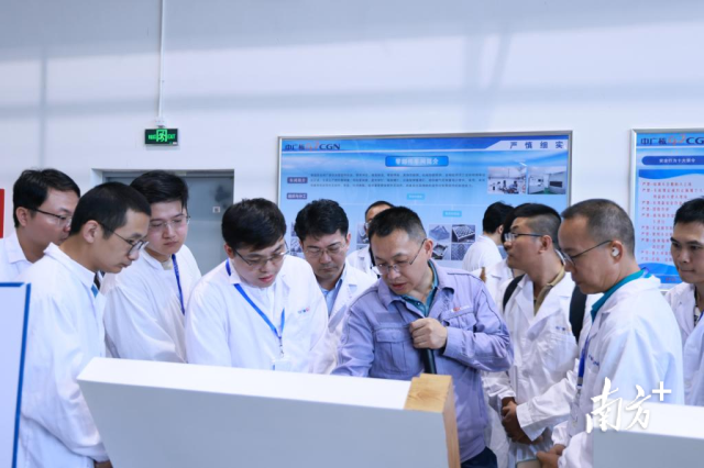 海大青年教师在遂溪“火山红薯”核心产区调研。 海大青年教师在遂溪“火山红薯”核心产区调研。