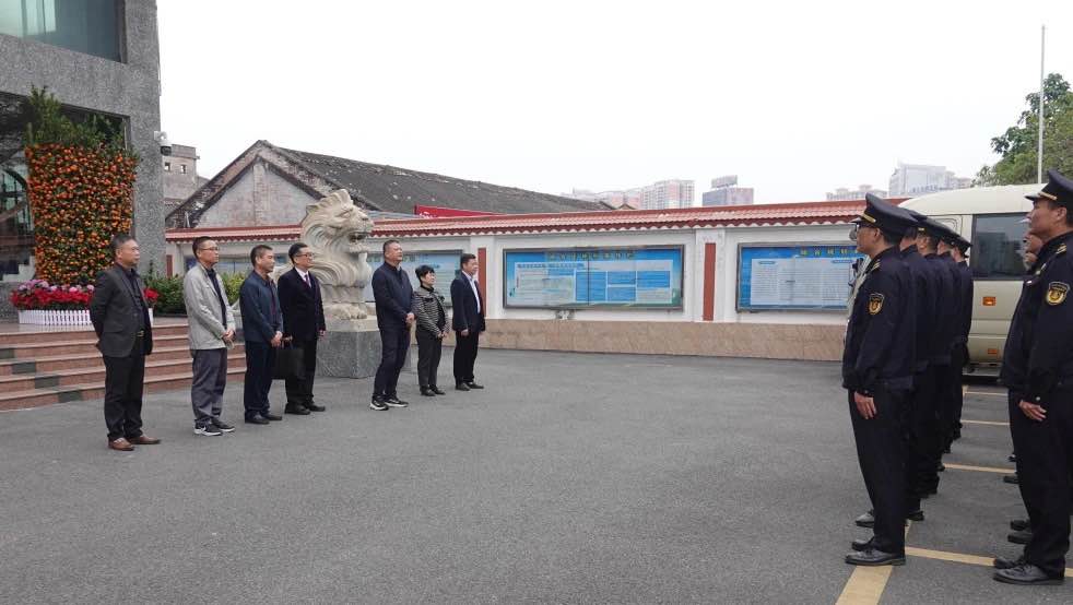 湛江市交通运输局主要领导率队走访慰问交通系统干部职工 湛江市交通运输局主要领导率队走访慰问交通系统干部职工