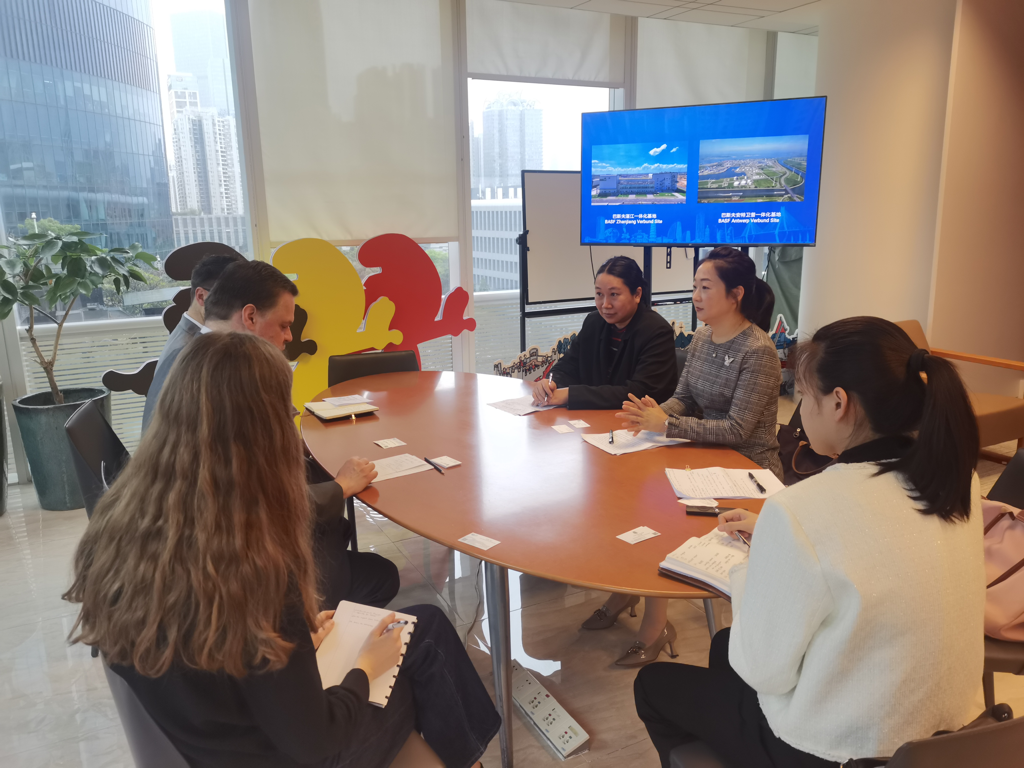 3.3-5赴多国驻穗领馆开展推介交流活动.doc_8