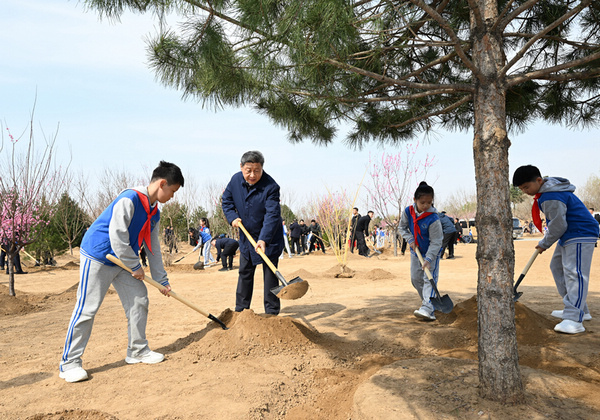 nEO_IMG_p1-习近平:汇聚共建美丽中国磅礴力量让祖国大地更加绿意盎然生机勃发 .jpg