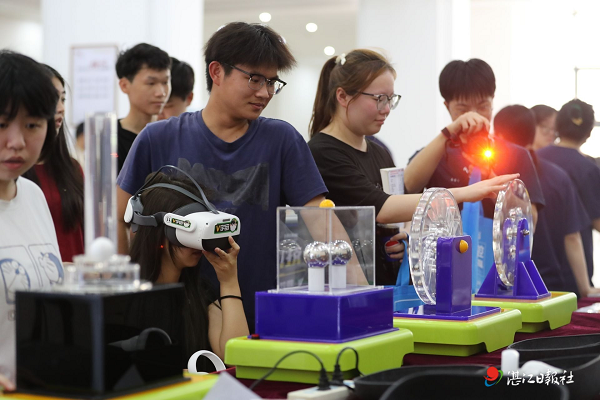 弘扬科学精神 普及科技知识 弘扬科学精神 普及科技知识