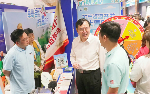 nEO_IMG_p3-2025年广东省民法典宣传月暨“法治益企行”政企对话会在佛莞两地举行 .jpg