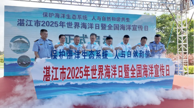 中华白海豚获赠保单!世界海洋日湛江守护世界第二大种群 中华白海豚获赠保单!世界海洋日湛江守护世界第二大种群