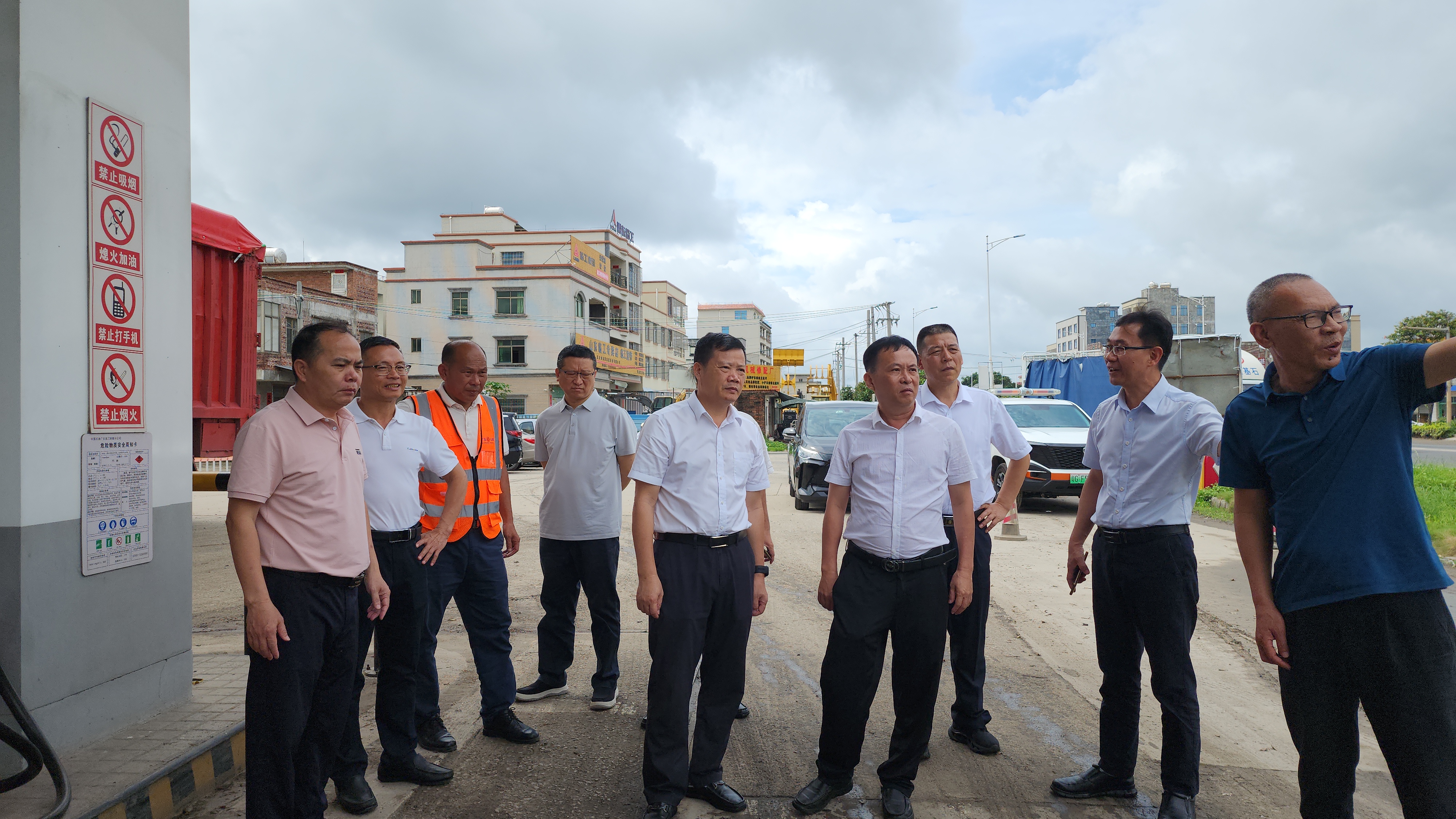 市纪委监委驻市交通运输局纪检监察组组长戚一高调研该路段.jpg