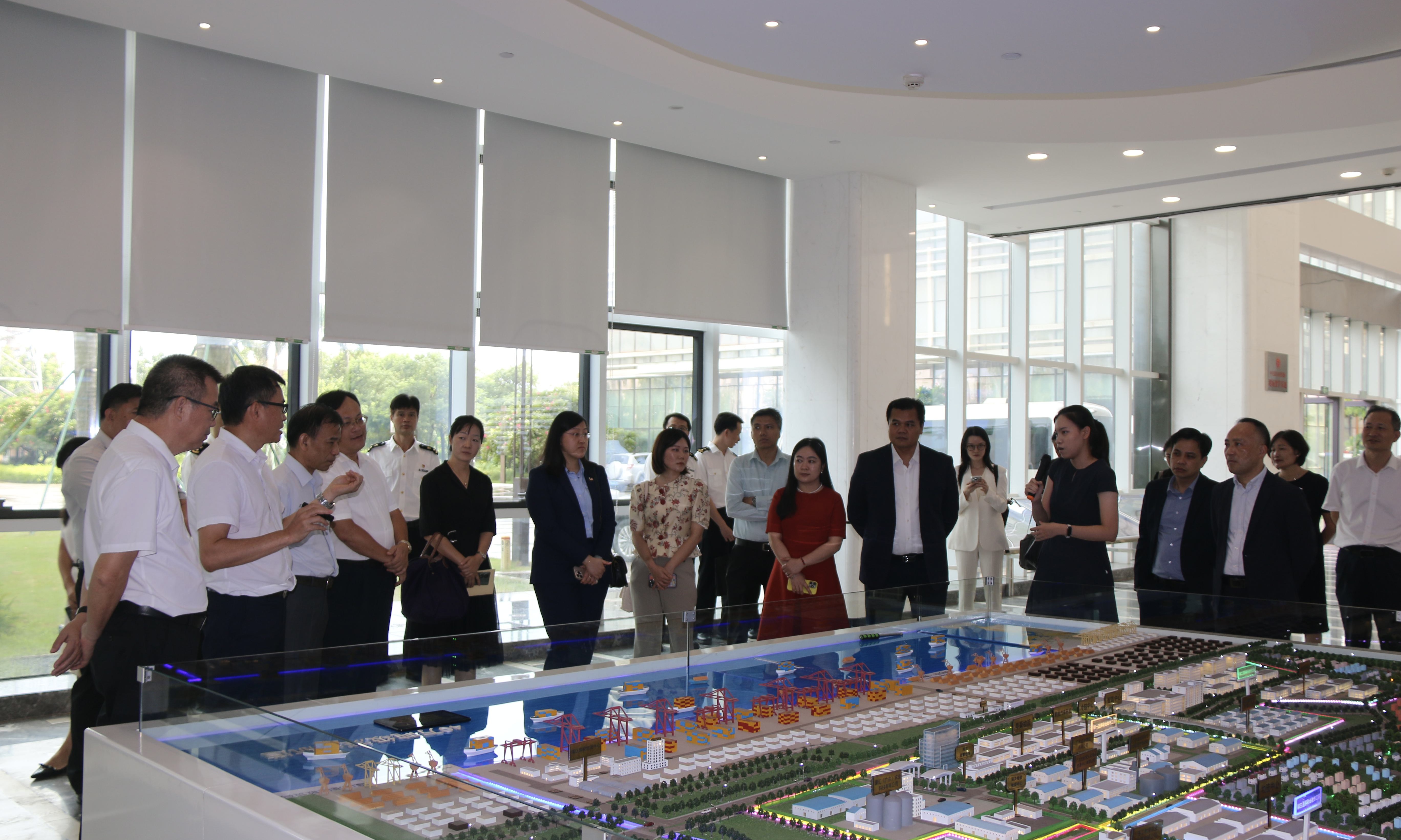 东盟国家驻穗领事官员来湛考察 东盟国家驻穗领事官员来湛考察