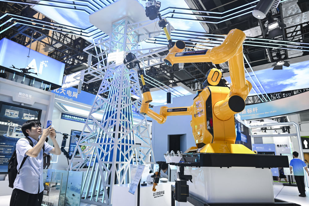 新华鲜报|重大部署!中国“人工智能+”行动“路线图”来了 新华鲜报|重大部署!中国“人工智能+”行动“路线图”来了